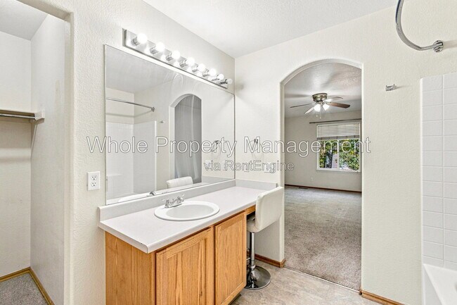 Building Photo - 3189 E 106th Ave
