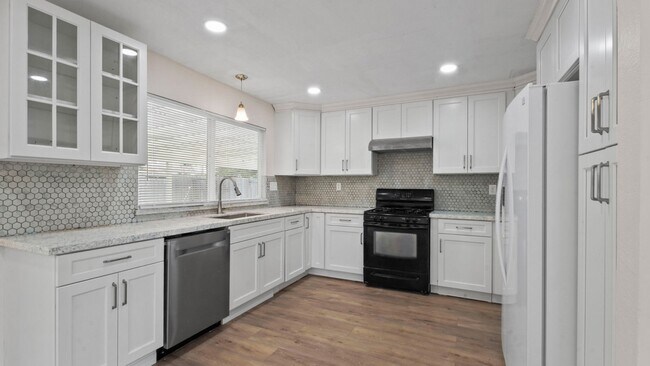 Building Photo - 493 Landsdown Cir