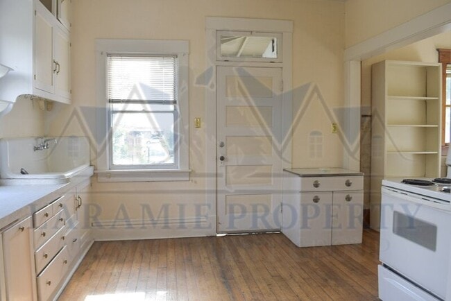 Building Photo - 358 N 5th St