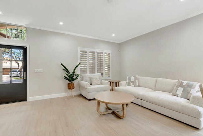 Building Photo - 1050 Delray Lakes Dr