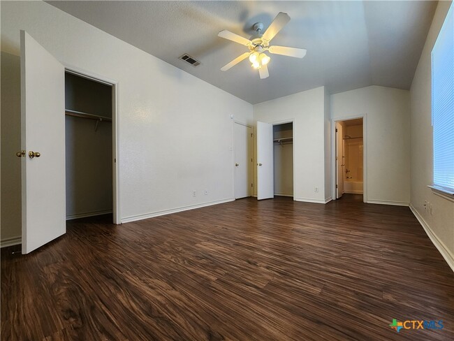 Building Photo - 3204 Toledo Dr