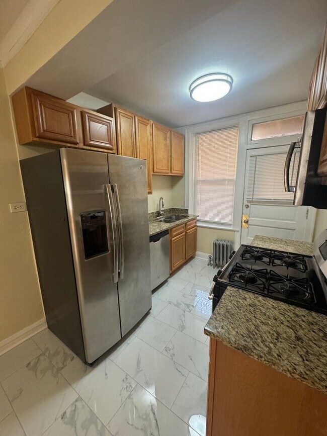 Building Photo - 6214 N Mozart St