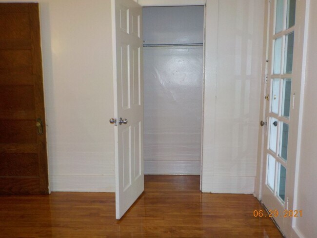 Building Photo - Beautiful 3 Bedroom July 1, 2026