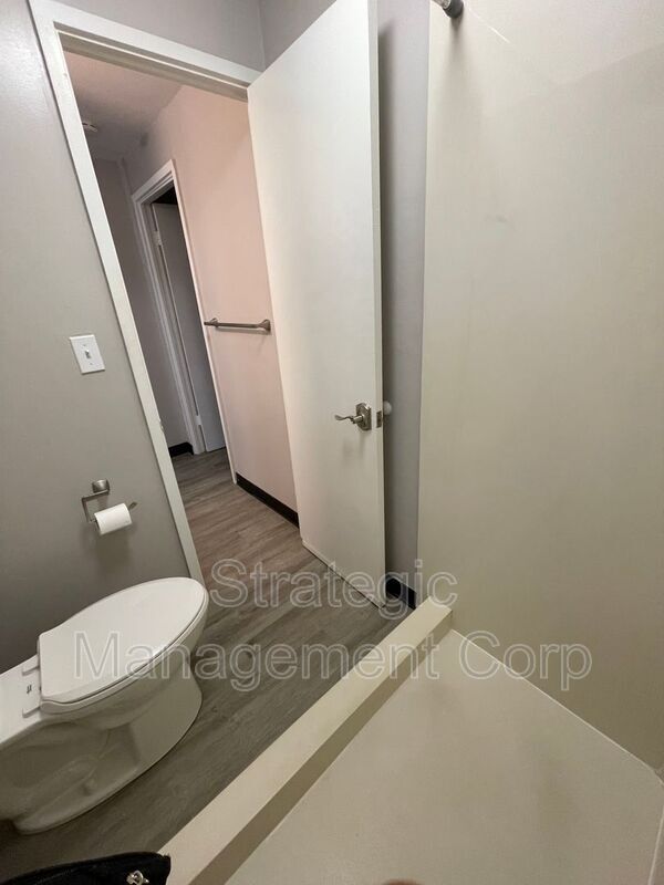 Building Photo - 1301 Lusitana St