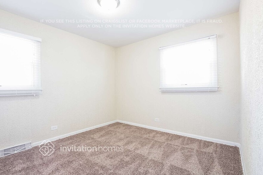 Building Photo - 423 N Park Dr