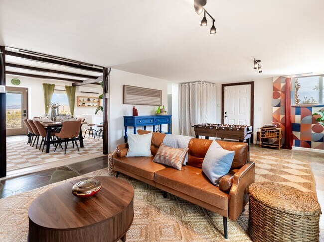 Building Photo - Escape to Your Own Desert Oasis!