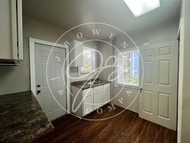 Building Photo - "Charming 3-Bedroom Home on Caroline Avenu...
