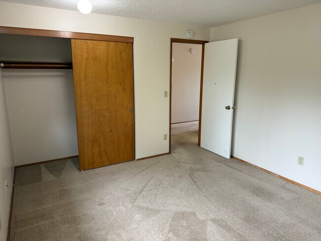 Building Photo - 7050 SW 174th Ave