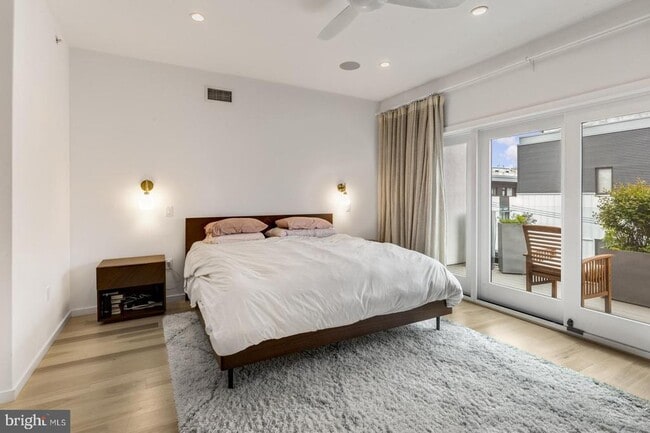 Building Photo - 1108 N Bodine St