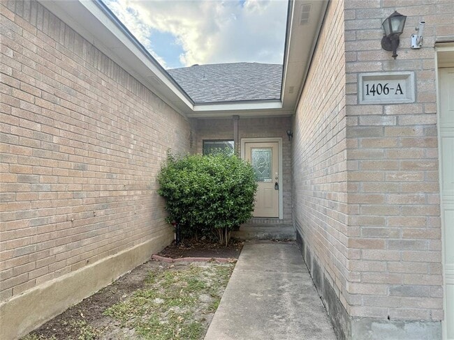 Building Photo - 1406 Bergin Ct