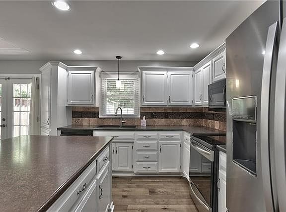 Building Photo - 15412 W 80th St