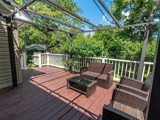 Building Photo - 379 Red Fox Rd