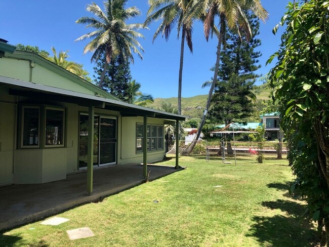 Building Photo - ENCHANTED LAKES 3/2/1, ENJOY KA'ELEPULU CANAL IN YOUR BACKYARD