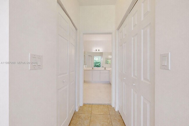 Building Photo - 2014 NE 38th Rd