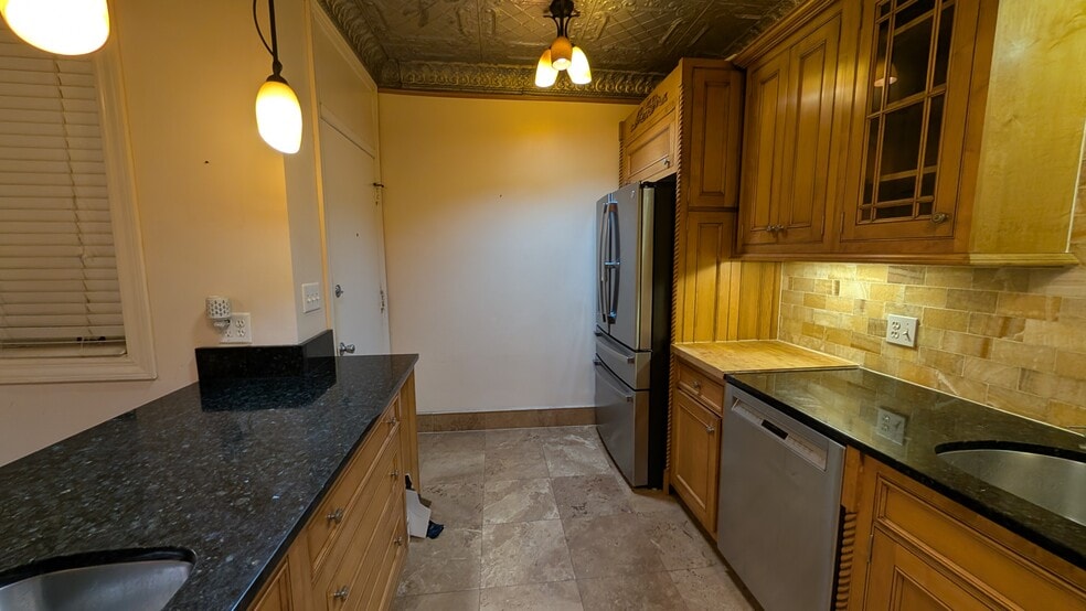Kitchen - 4219 N Paulina St