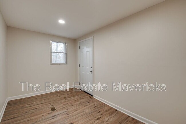 Building Photo - 810 Caldonia St