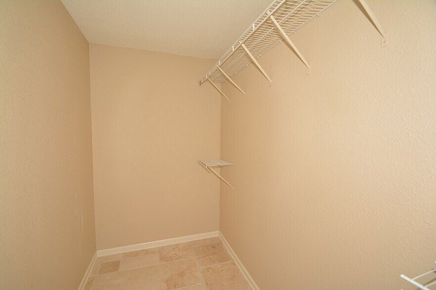 Building Photo - 720 Treyburn Lakes Way