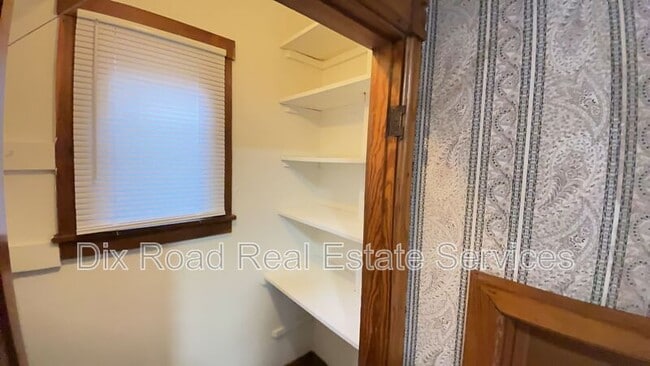 Building Photo - 808 Campbell Ave