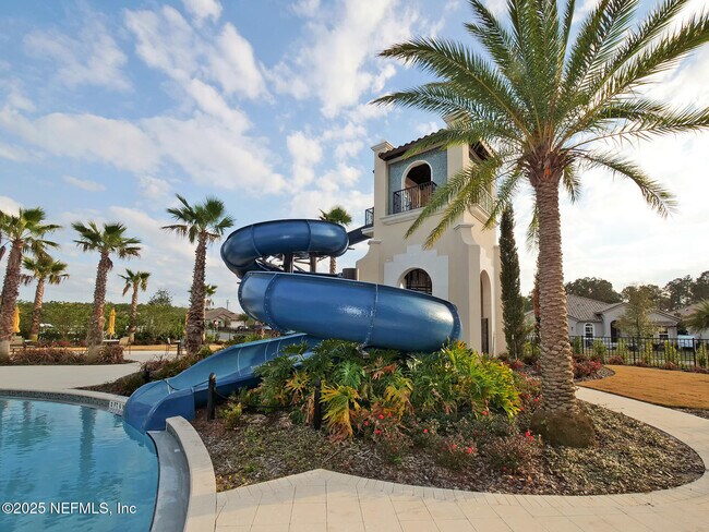 Building Photo - 12770 Valletta St