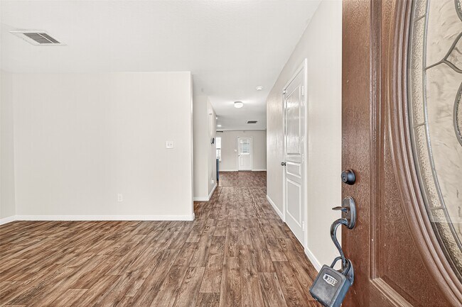 Building Photo - 2030 Stonework Ln