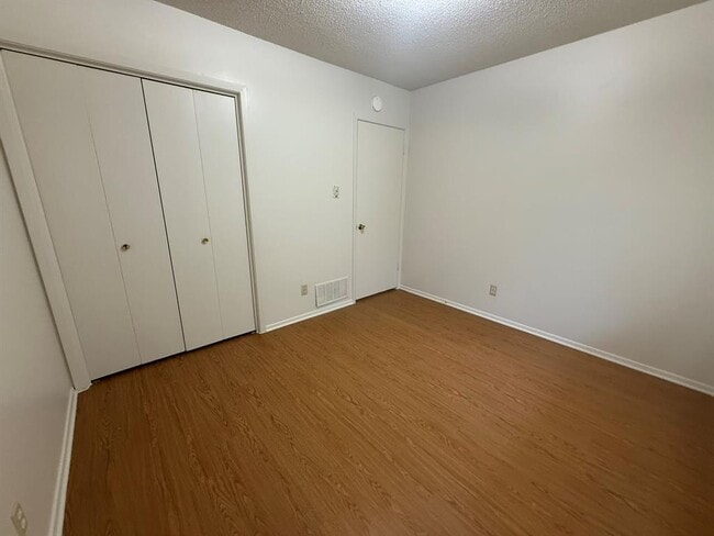 Building Photo - 2805 Ashdale Dr