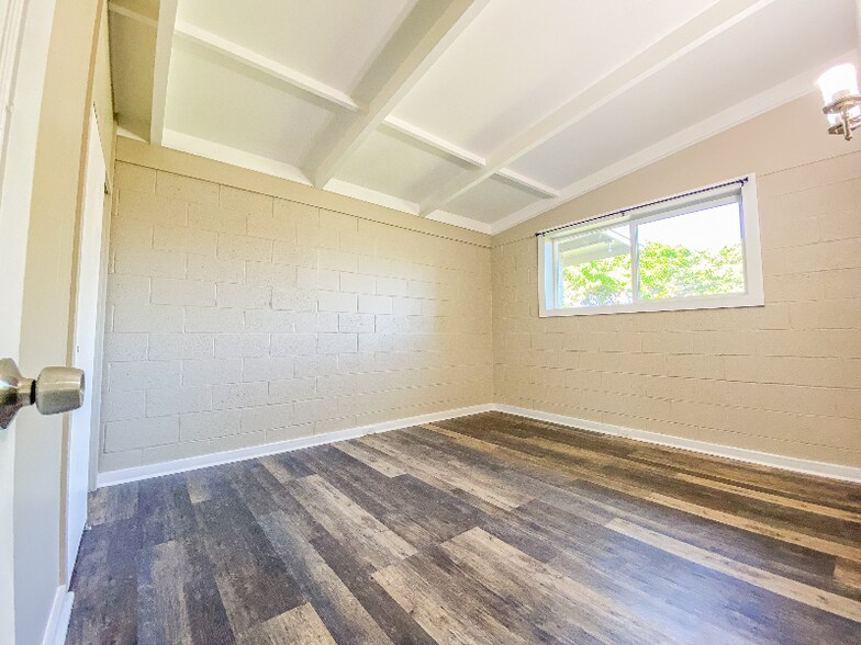 Building Photo - 385 Kahoolawe St