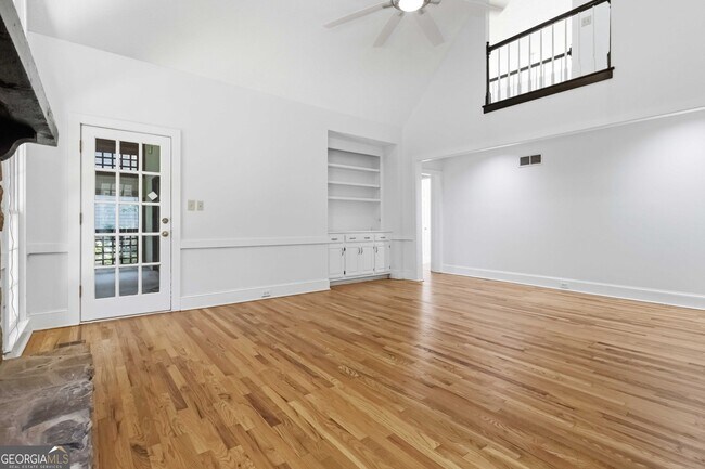 Building Photo - 275 Sageglen Rd
