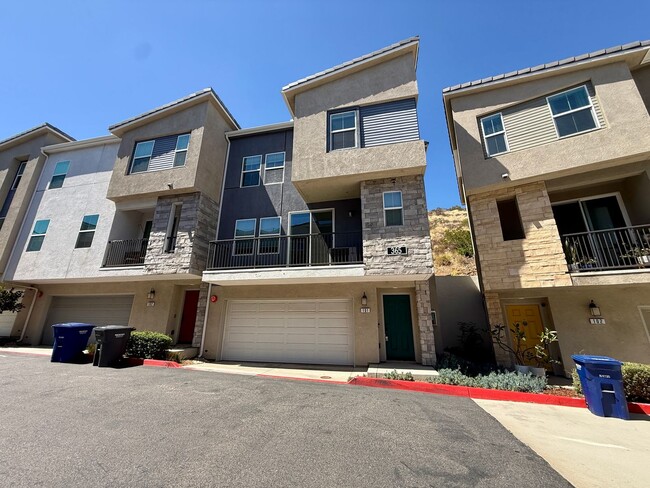 Building Photo - Luxury Townhome 3 level 2 car garage  modern kitchen must see charmer $3350