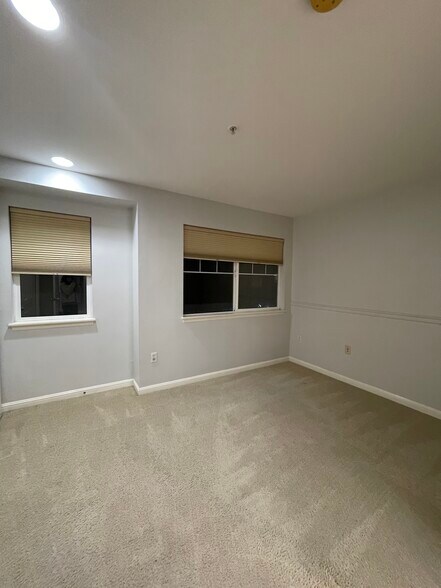 Building Photo - 9205 122nd Ct NE