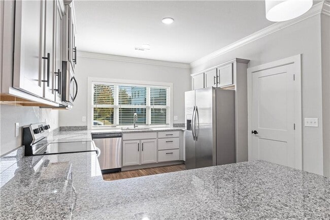 Building Photo - 913 NE Hts Ln