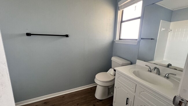 Building Photo - Three Bedroom Cozy Home Recently Remodeled!