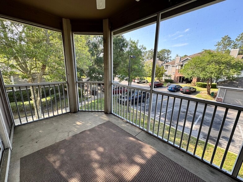 Building Photo - 10000 Gate Pkwy N