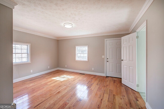 Building Photo - 838 Spring Place Rd NE