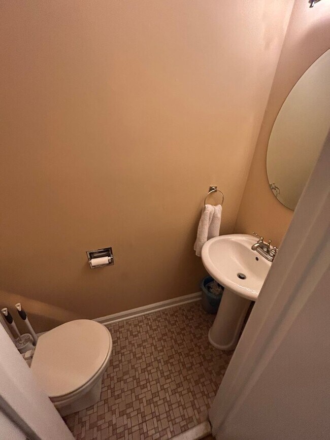 Building Photo - Townhome in the Heart of Carrboro – One Mo...