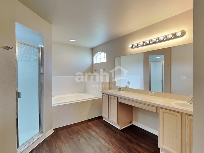 Building Photo - 875 Summer Glen Dr