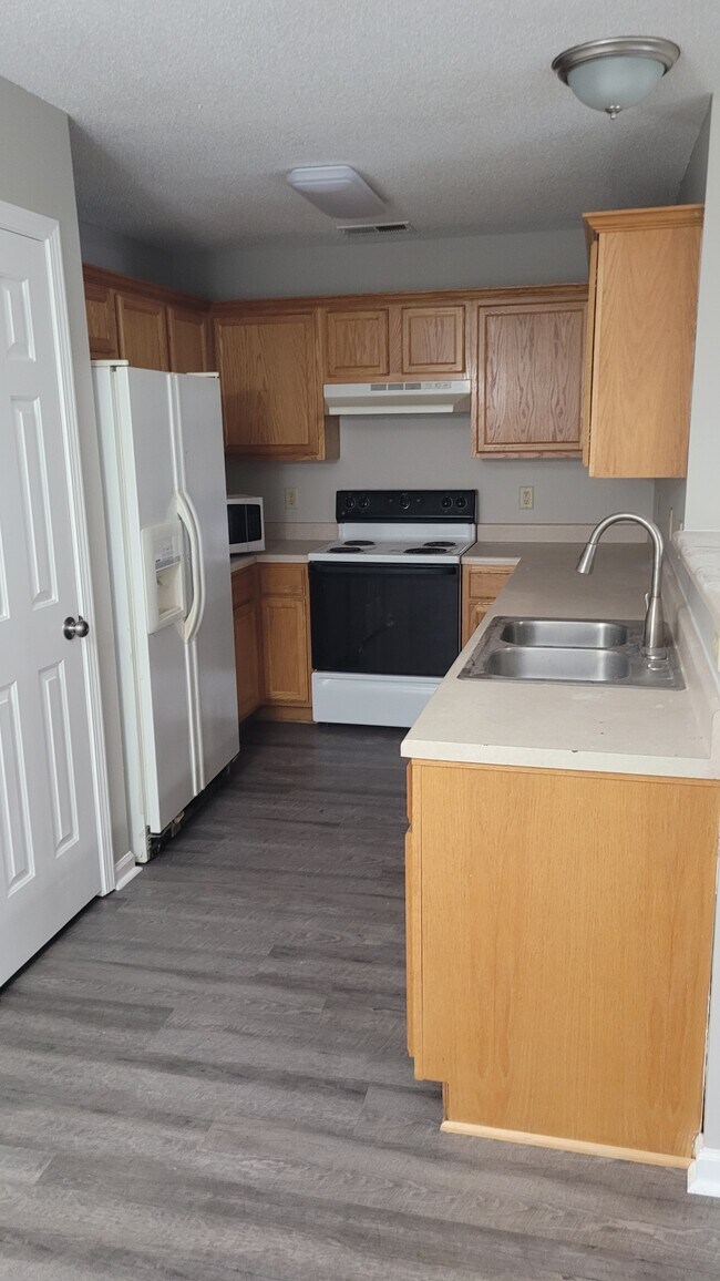 Building Photo - 7031 S Estacada Way