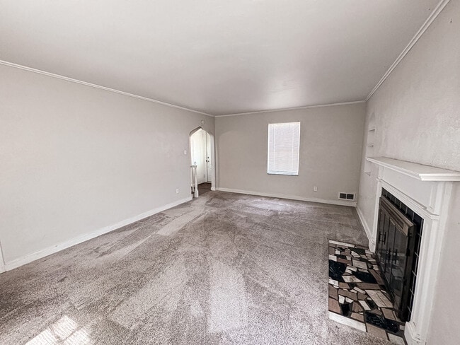 Building Photo - 2710 Henderson Rd