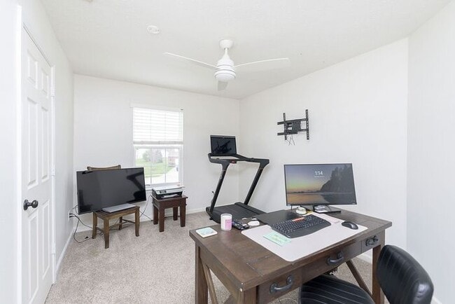 Building Photo - Beautiful updated home in West Carmel!