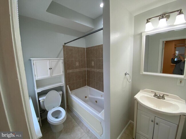 Building Photo - 19 T St NE