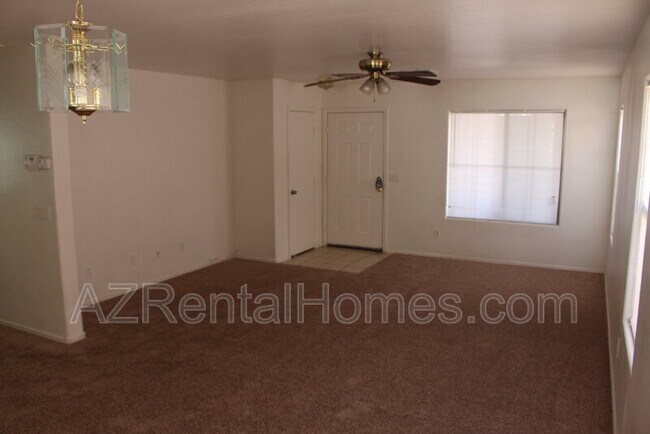 Building Photo - 6605 S 18th Dr