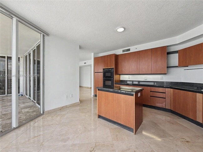 Building Photo - 17555 Collins Ave