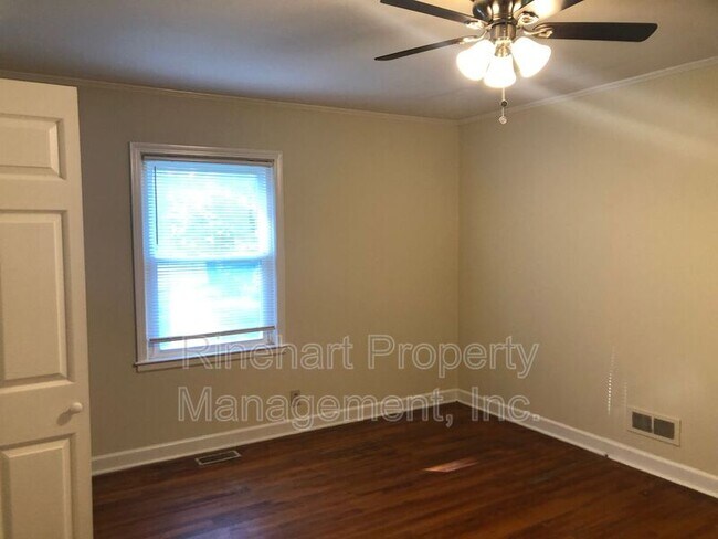 Building Photo - 2704 Ridgewood Ln