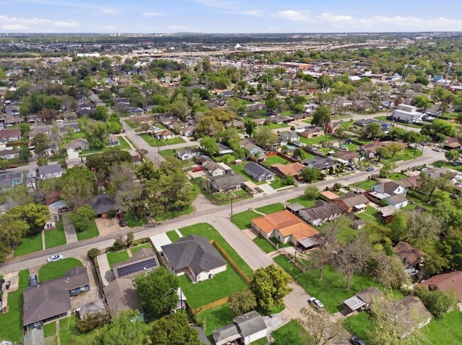 Building Photo - 7040 Kinney St