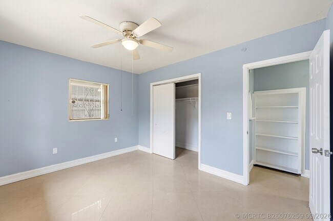 Building Photo - 740 E Evanston Cir