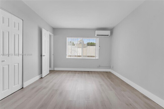 Building Photo - 6647 SW 59th Pl