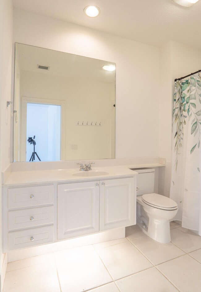 Building Photo - 186 Soriano Dr