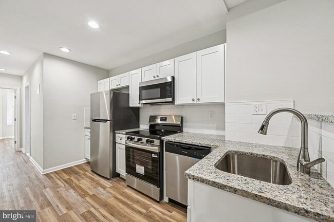 Building Photo - 750 Reservoir St