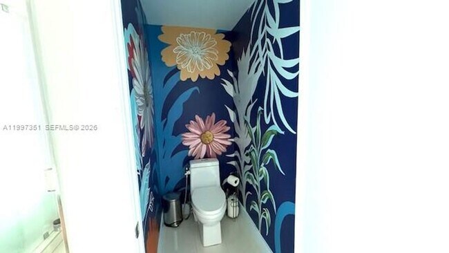 Building Photo - 460 NE 28th St