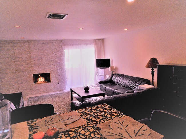 Living Room - 1040 N Gardner St