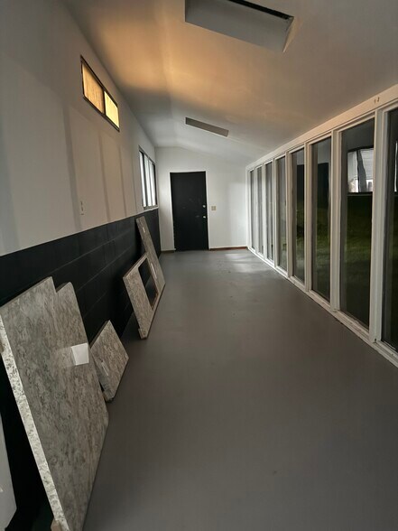 Building Photo - 1053 Danby Rd
